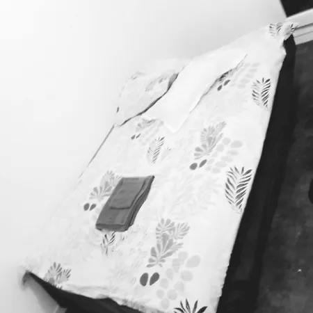 Joli Studio Avec Balcon Proche De Tout *